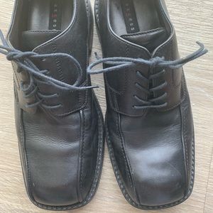 AXCESS oxford dress shoes.